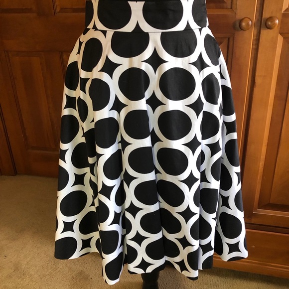 Amanda and Chelsea Black and White Skirt Sz. 10 - Picture 1 of 4
